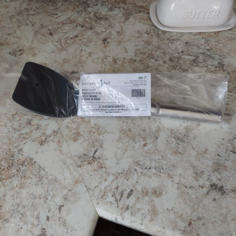 Pampered Chef Nylon Turner